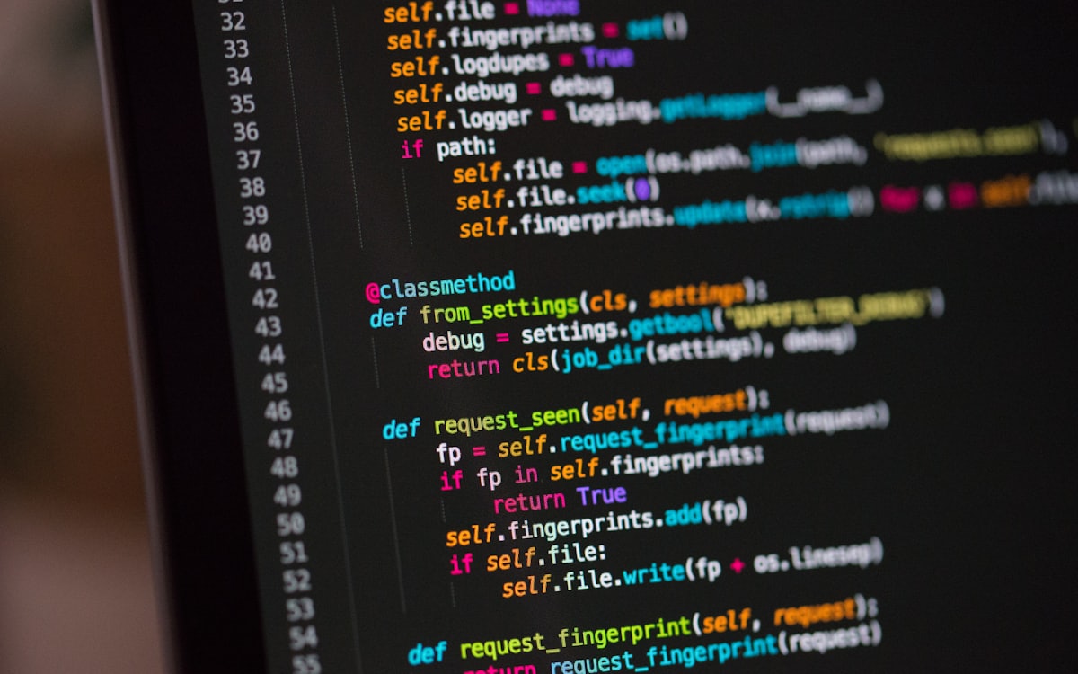 Programkód a képernyőn — automatizációs eszközök